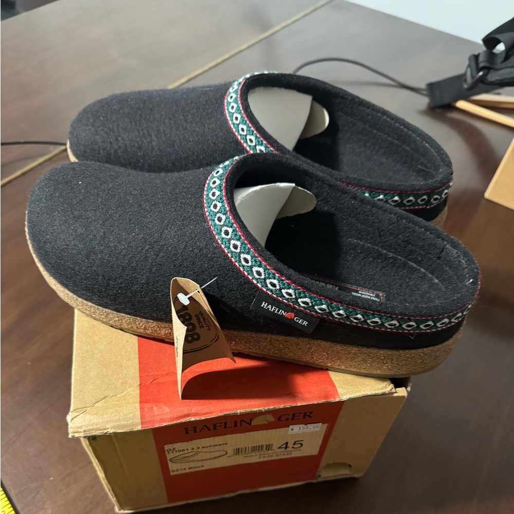 Haflinger Grizzly Black Slip-Onwith Patterned Trim Men’s size 45 (10.5-11)